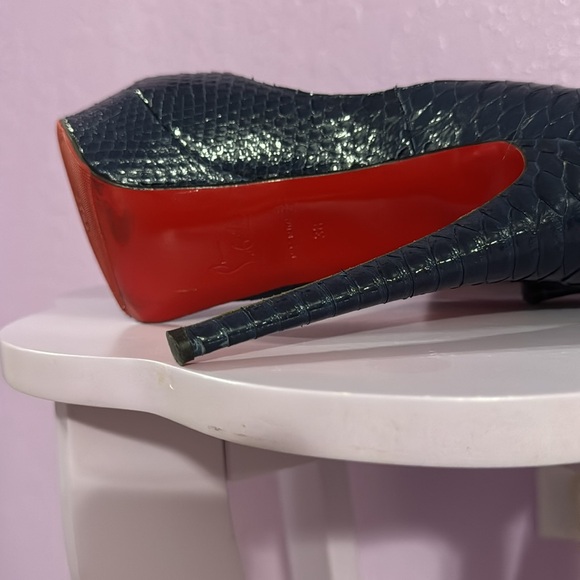 Christian Louboutin Python Snake skin peep toe pumps!! - Picture 4 of 5